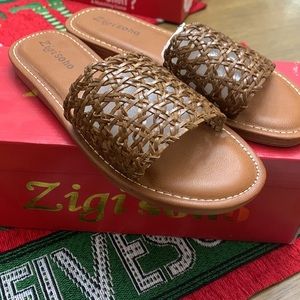 NWT Zigi Soho Keylee Brown Faux Sandals 7